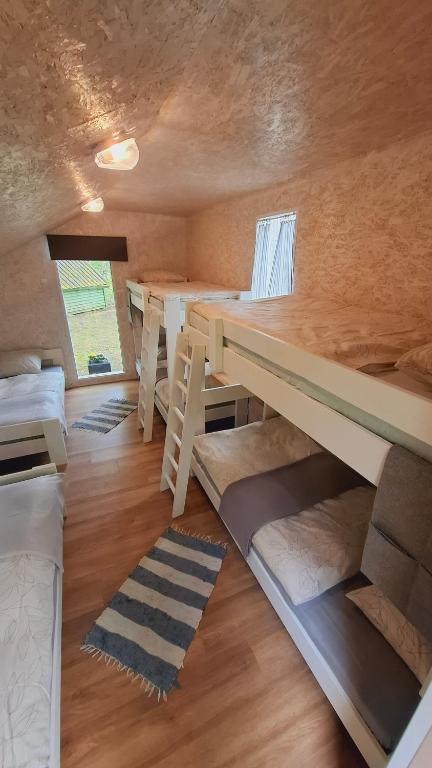 Postel nebo postele na pokoji v ubytování Kardoni Puhkelaager
