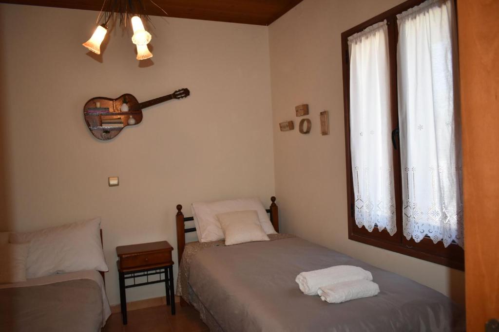Postel nebo postele na pokoji v ubytování Lithos House