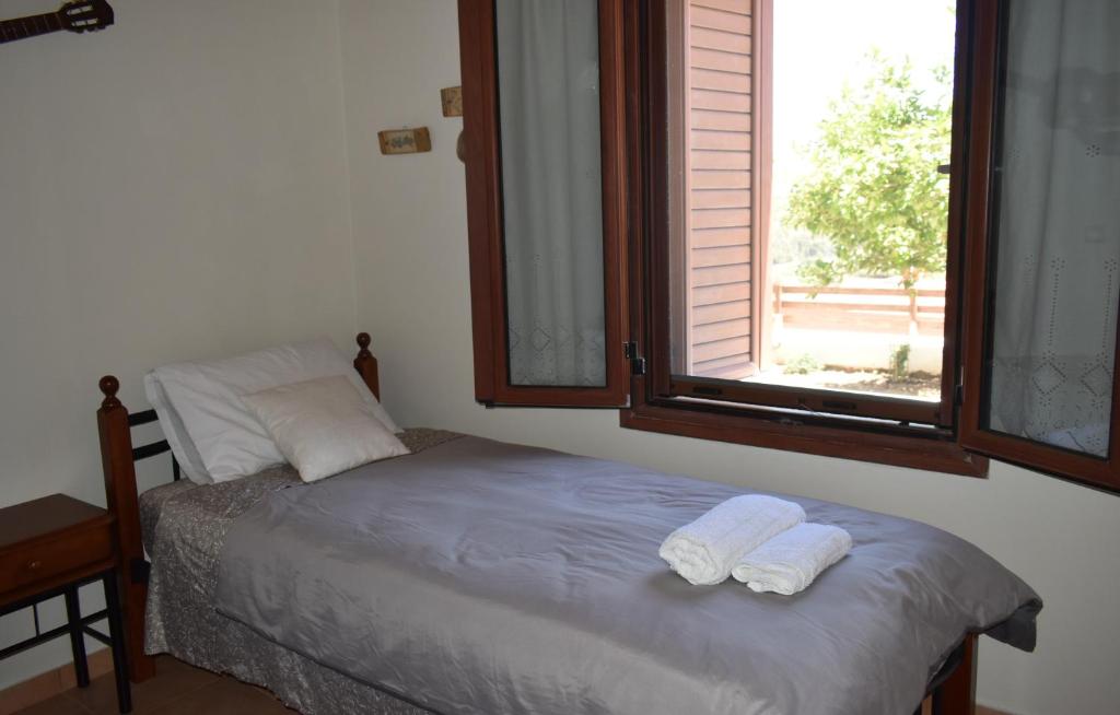 Postel nebo postele na pokoji v ubytování Lithos House