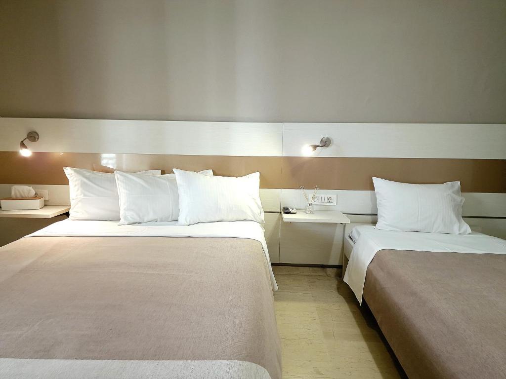 Ένα ή περισσότερα κρεβάτια σε δωμάτιο στο Paradosi Apartments