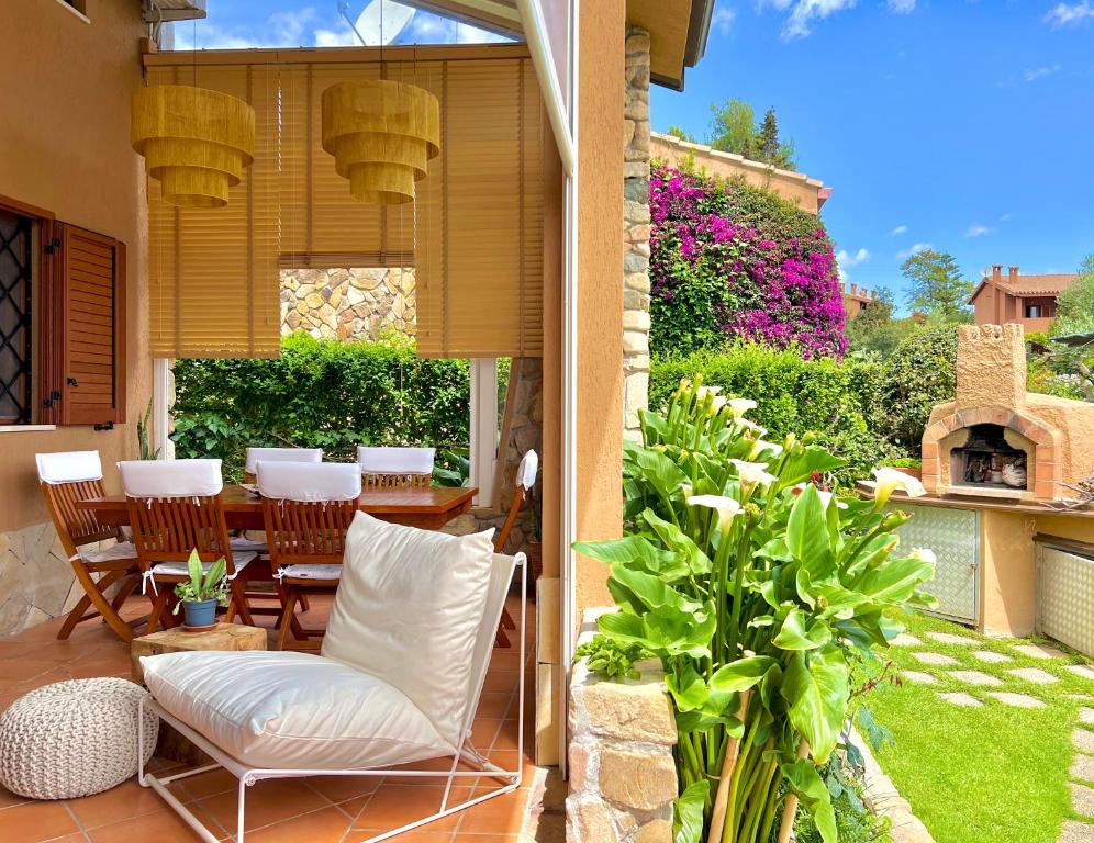 Stylish beach house near white sand beach - Housity