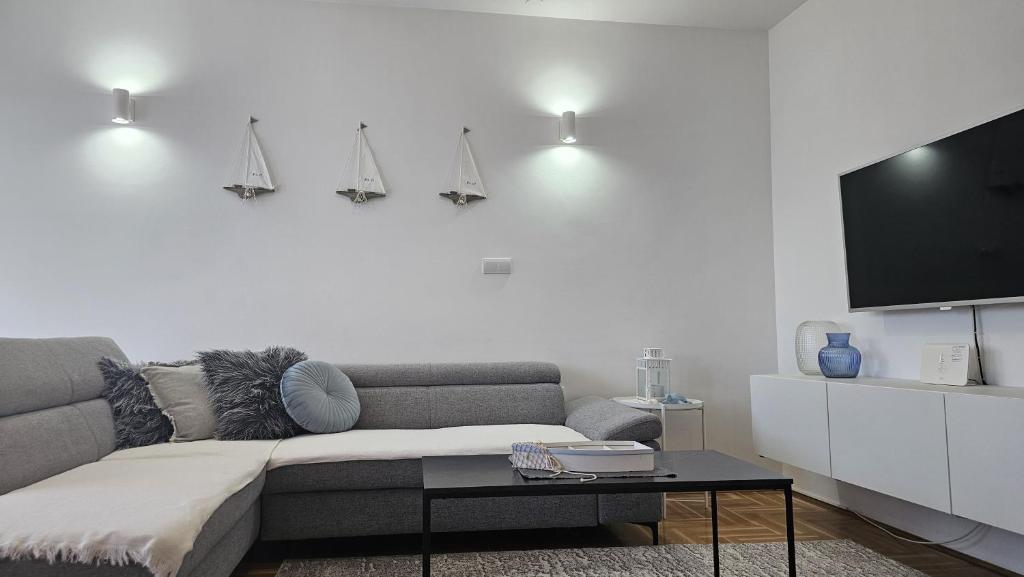 TV a/nebo společenská místnost v ubytování Apartment Antonia