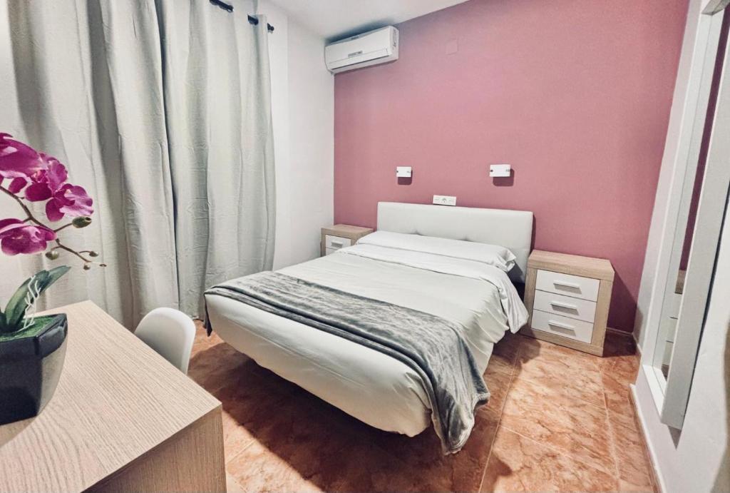 Postel nebo postele na pokoji v ubytování Pensión Rocamar
