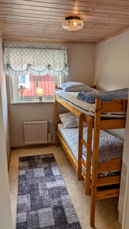 Postel nebo postele na pokoji v ubytování Liten uggla