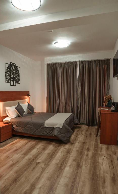Postel nebo postele na pokoji v ubytování Hotel Sacha Golden
