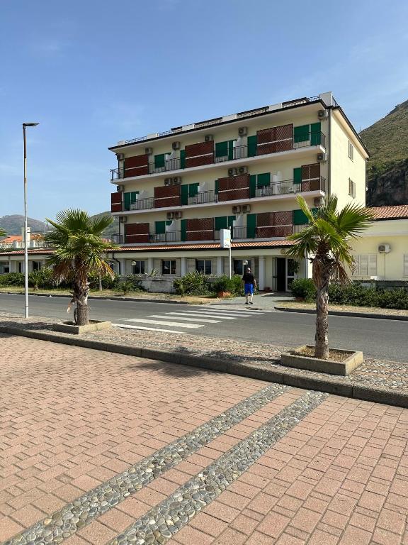Nespecifikovaný výhled na hory nebo výhled na hory při pohledu z hotelu
