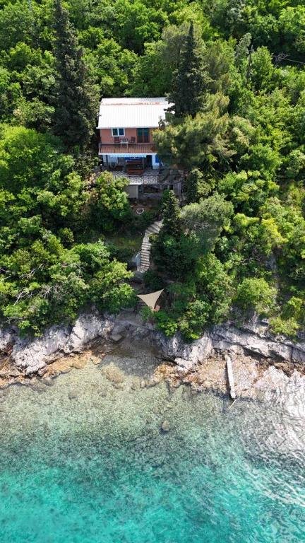 Sea House Bassi - Two-Bedroom House