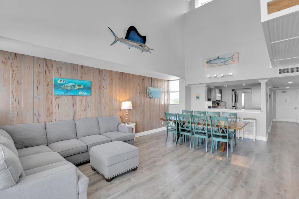 Posezení v ubytování St Thomas - Waterfront Penthouse sleeps 16 w Pool & Boat Dock