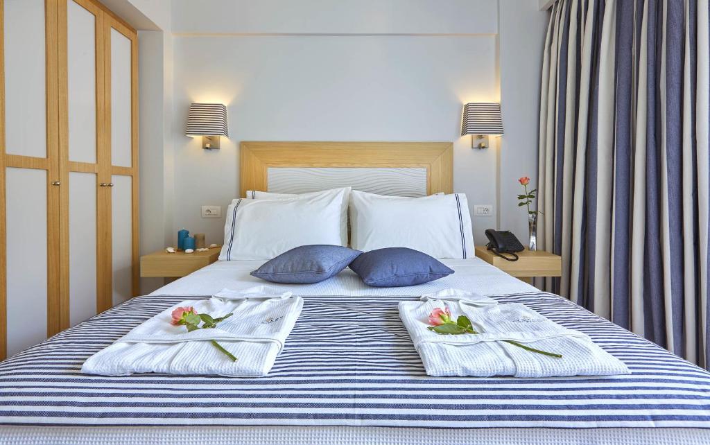 Postel nebo postele na pokoji v ubytování Mystery Skiathos Luxury Residence