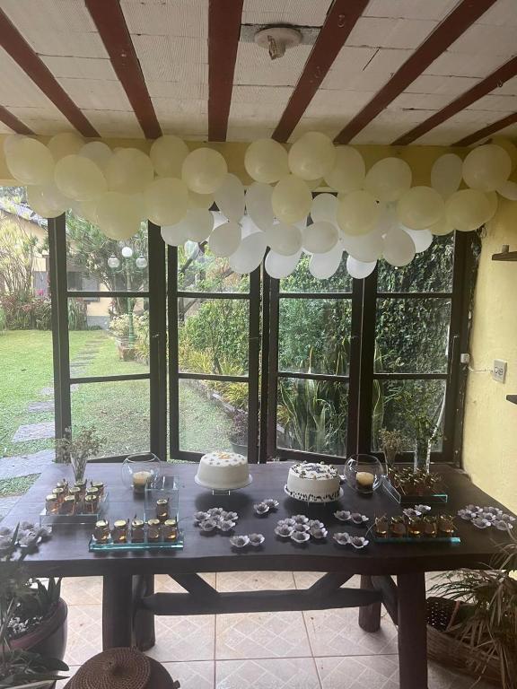 Um jardim em Refúgio Tranquilo na Natureza com Casa de Festas: Perfeito para Família e Amigos