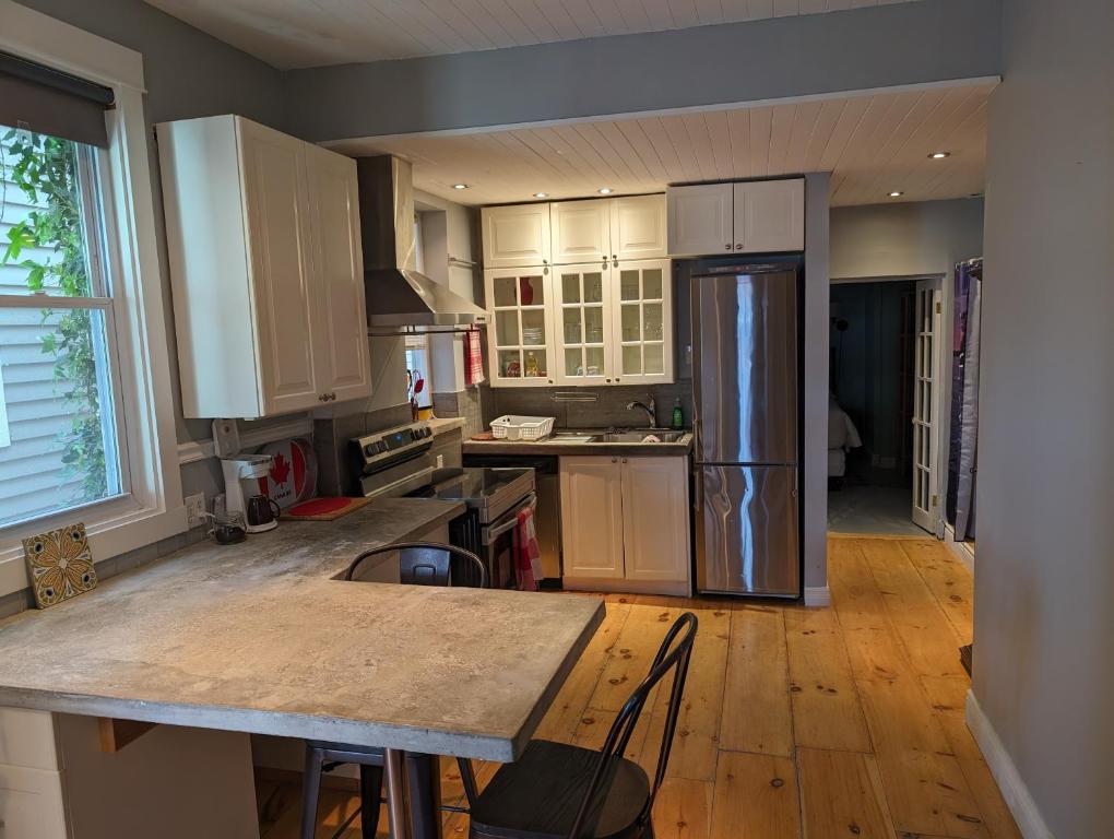 Canalside Restaurant, Inn & Kitchen Store - Apartment With View