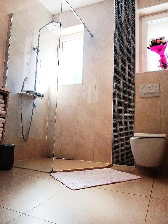 Koupelna v ubytování Apartmani kike