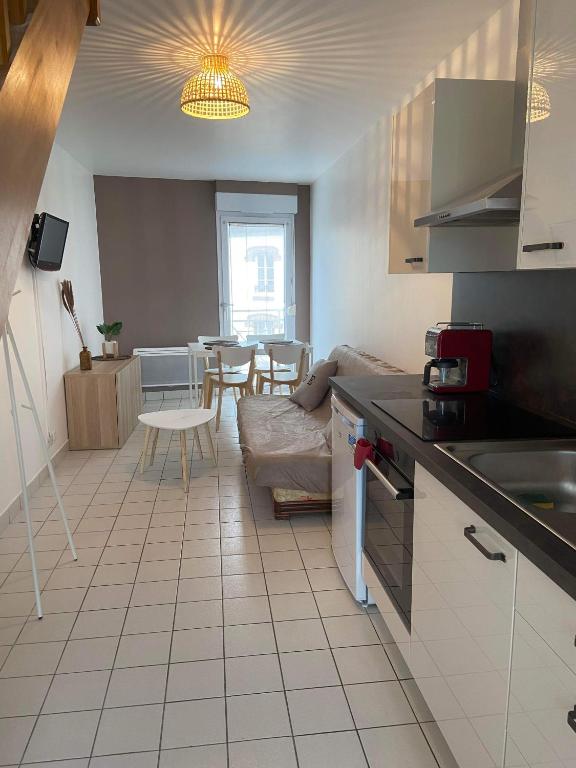Eléonore, F2 en duplex avec cour commune et proche de la mer, 3 - Appartement Met Terras
