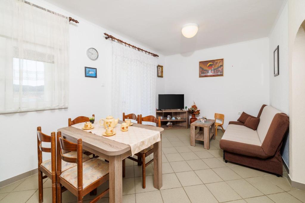 TV a/nebo společenská místnost v ubytování Apartments Danica