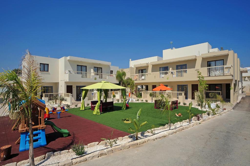 Nelia Gardens - Studio