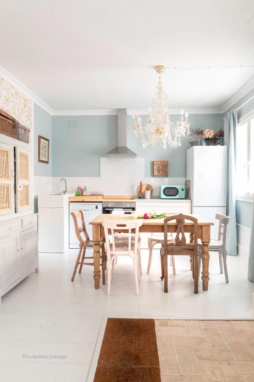 Η κουζίνα ή μικρή κουζίνα στο Beatrice Cottage