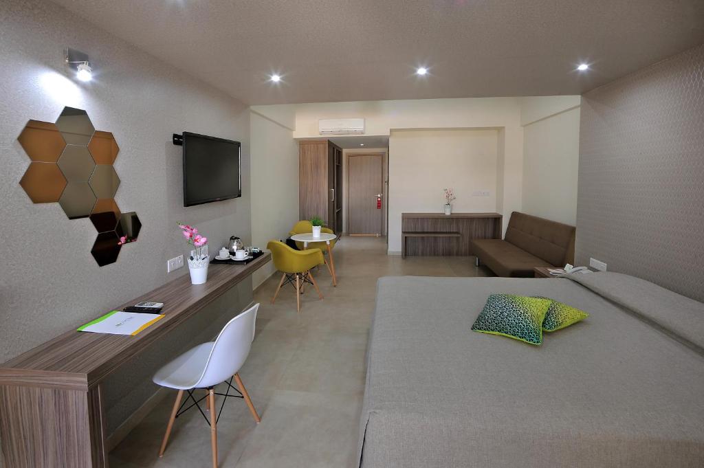 Nelia Gardens - Deluxe Superior Room