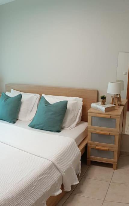 two beds sitting next to each other in a bedroom at Cute apartment 20m from beach in Nea Potidaea