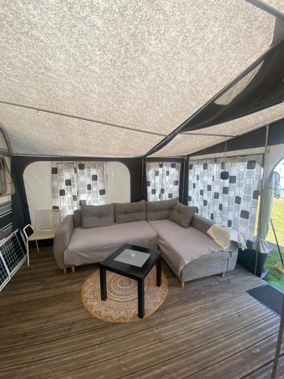 Postel nebo postele na pokoji v ubytování AMOMEA CAMP