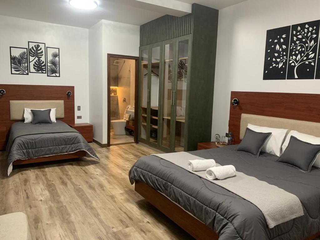 Postel nebo postele na pokoji v ubytování Hotel Sacha Golden