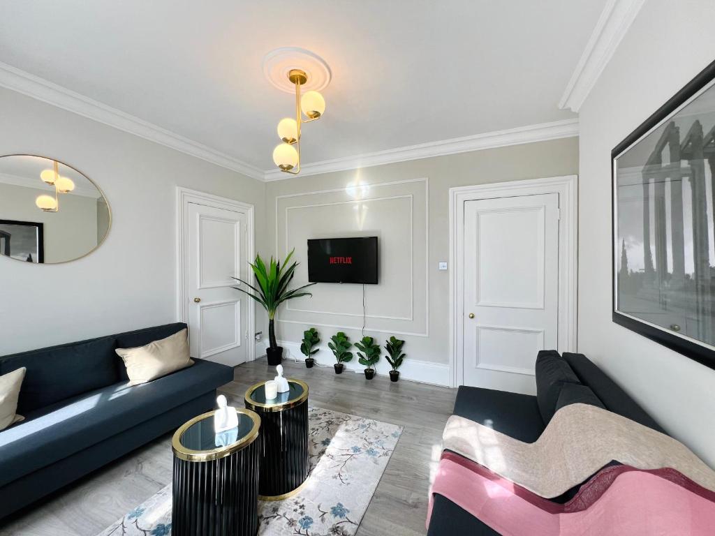Luxury Mansion Hyde Park