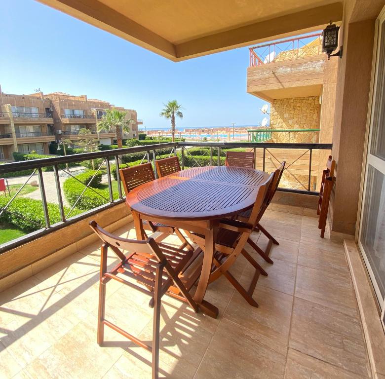 Imagen de la galería de Blumar North Coast families only - قرية بلومار الساحل الشمالي عائلات فقط, en El Alamein