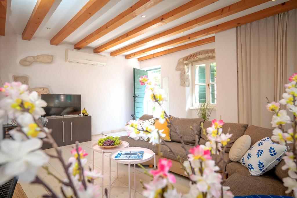 Stonehouse 22 - ZF Hvar