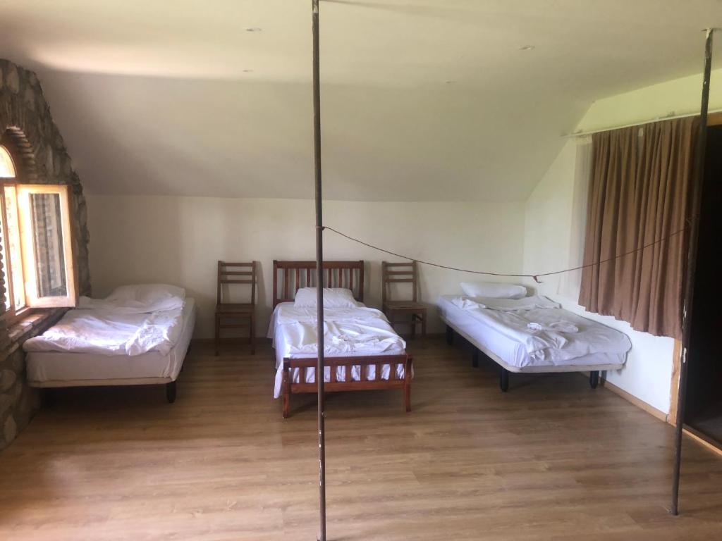 Postel nebo postele na pokoji v ubytování Elizbar Talakvadze Winery