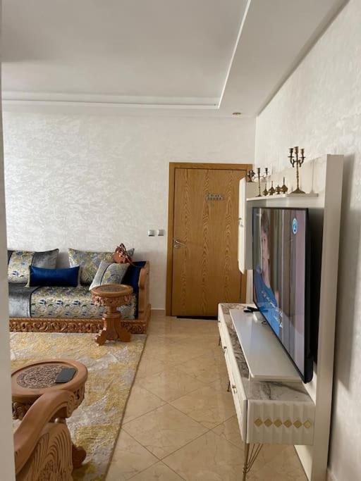 TV a/nebo společenská místnost v ubytování Luxe azhar El barnoussi GH5