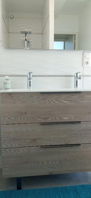 Koupelna v ubytování Chambre avec terrasse privative et vue mer