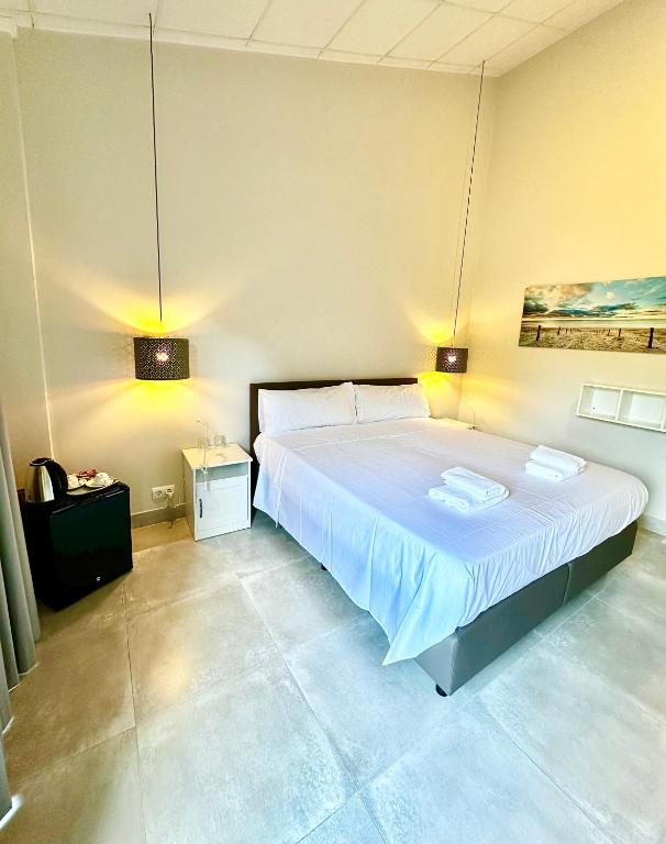 Postel nebo postele na pokoji v ubytování Hotel Fortuny javea