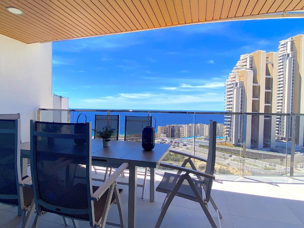 Balkón nebo terasa v ubytování Lujoso apartament con impresionantes vistas al mar