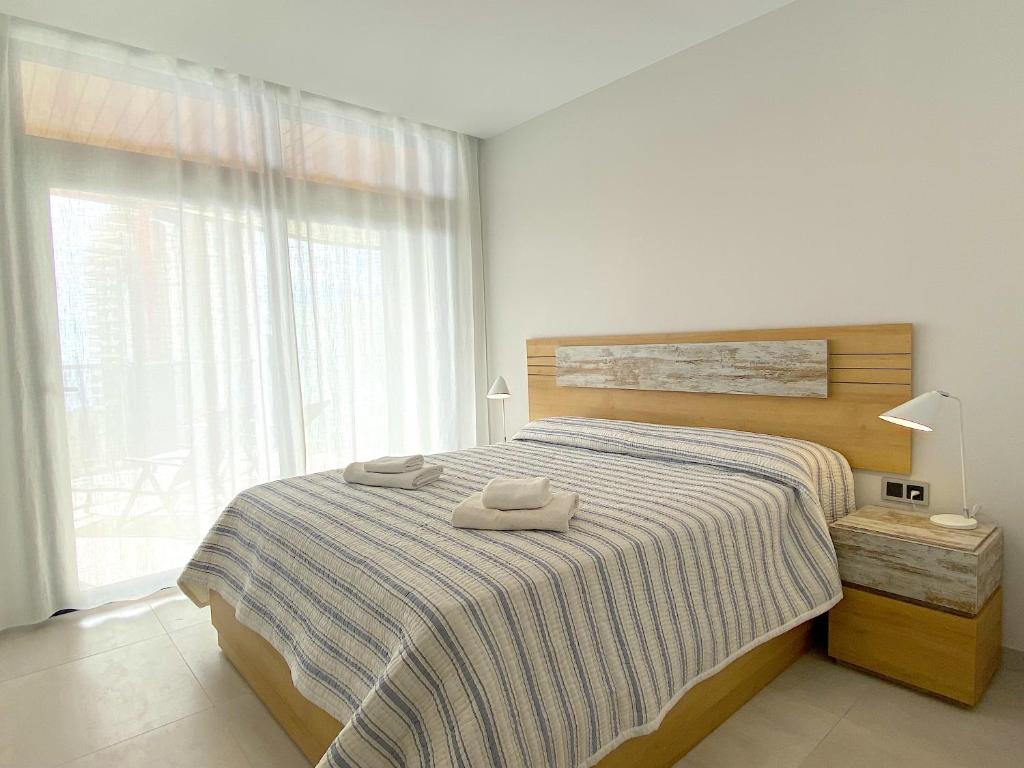 Postel nebo postele na pokoji v ubytování Lujoso apartament con impresionantes vistas al mar