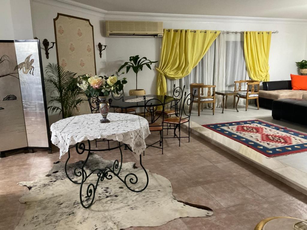 spacious welcoming 2Bed apartment, Cairo (updated prices 2026)