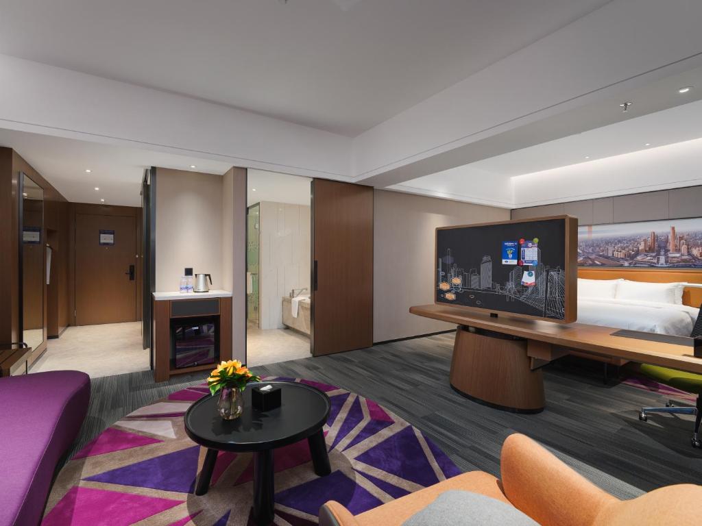 TV a/nebo společenská místnost v ubytování Hampton by Hilton Guangzhou Wenchong