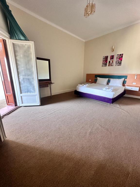 Postel nebo postele na pokoji v ubytování Zoser hostel