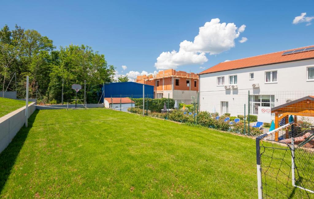 Budova, v ktorej sa dovolenkový dom nachádza