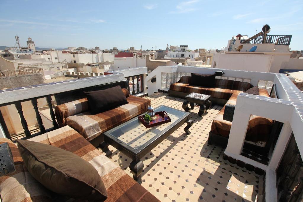 Balkón nebo terasa v ubytování Riad Bab Essaouira