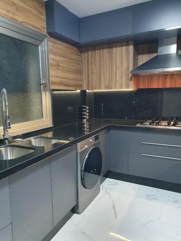 Kuchyň nebo kuchyňský kout v ubytování Le Sélect Appartement