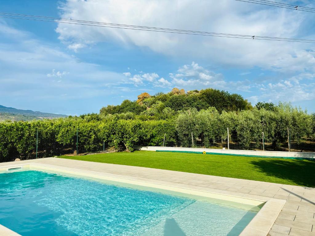 Bazén v ubytování Chalet Con Piscina nebo v jeho okolí