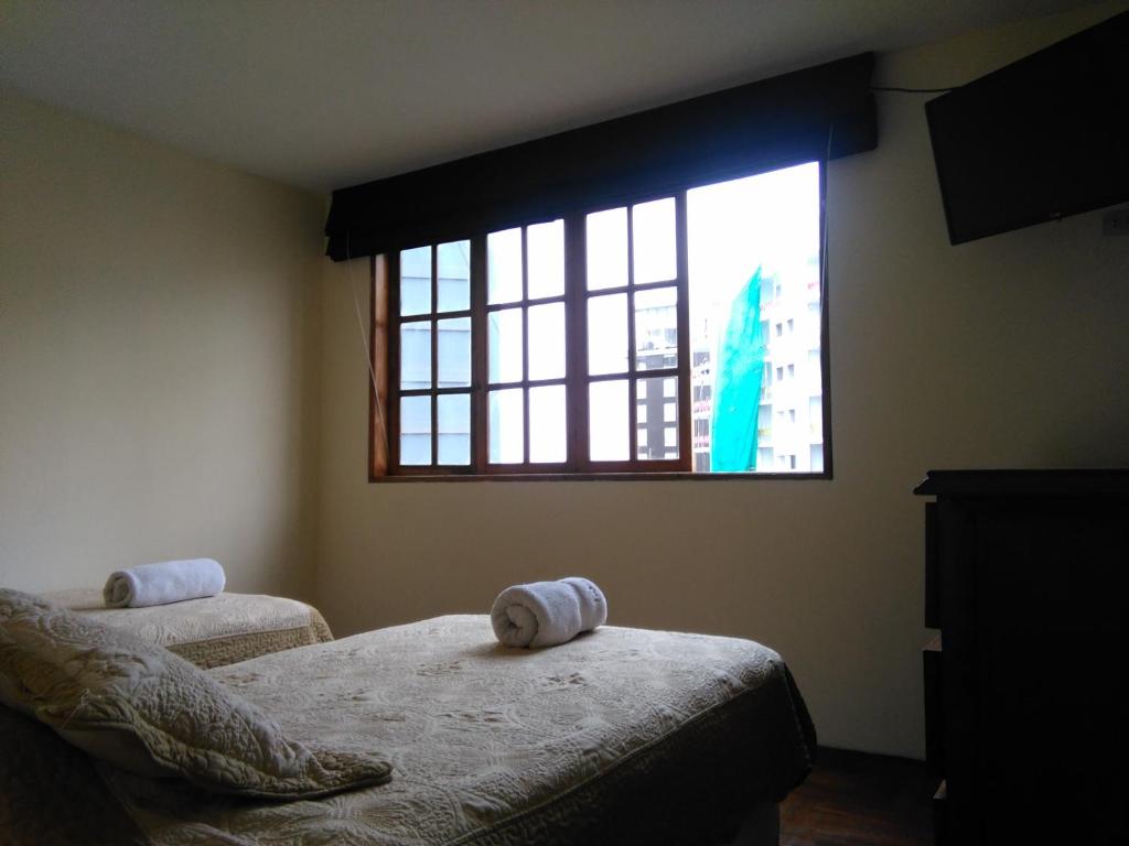 Rúm í herbergi á Inkawasi Miraflores Hostel