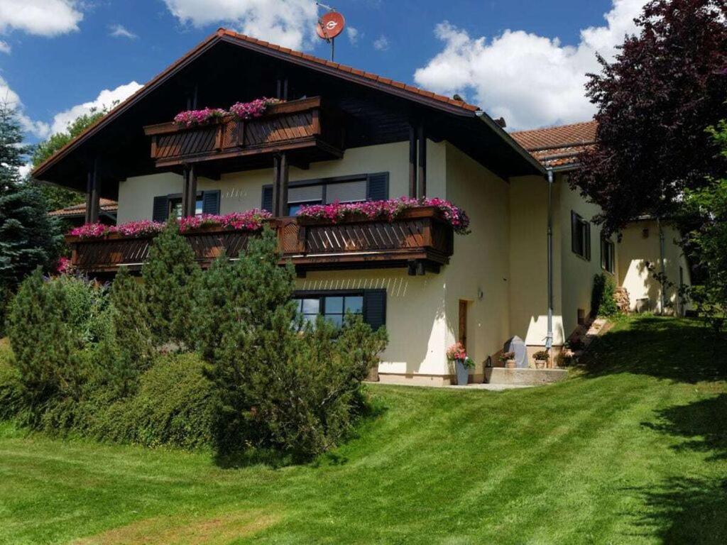 a house with flowers on the balconies on a yard at in the country house at the national park in Lindberg