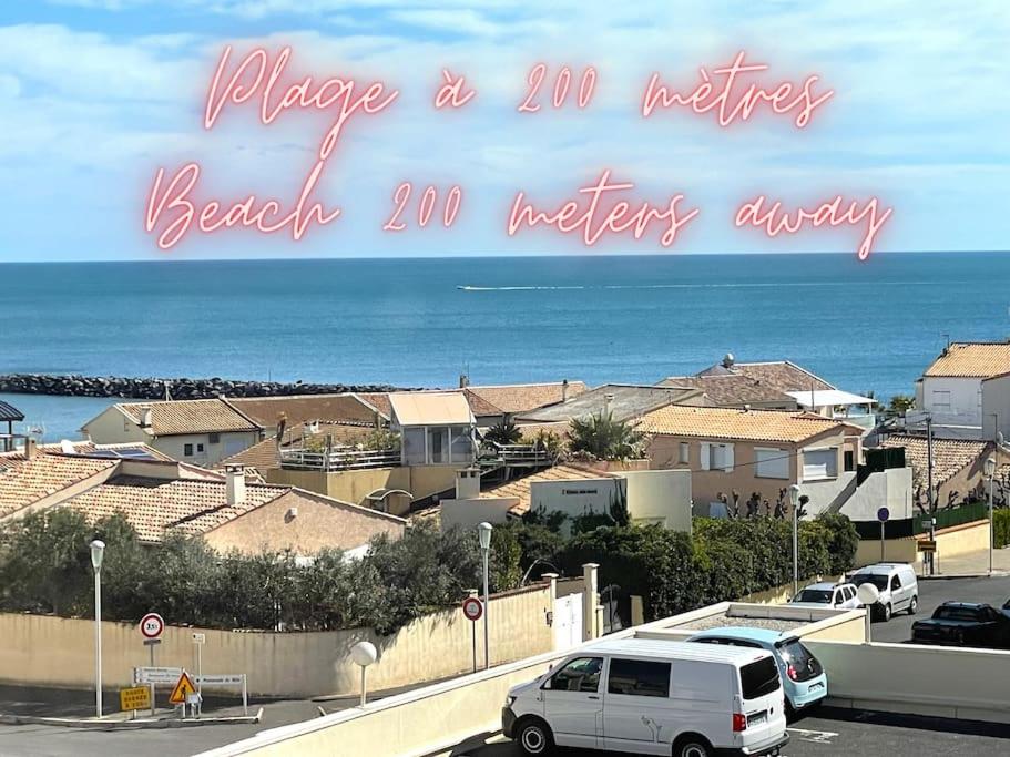 un panneau indiquant le privilège en mètres mètres de plage dans l'établissement Eclats d'Azur, Duplex de charme, Plage 200 m, au Cap d'Agde