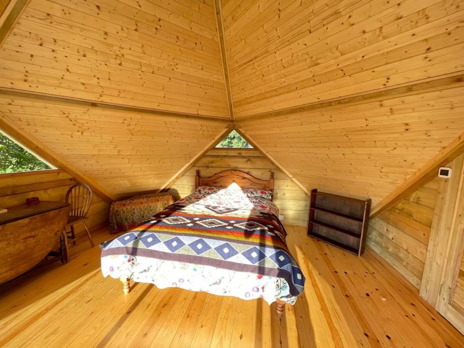 Postel nebo postele na pokoji v ubytování Marsh End Cottage