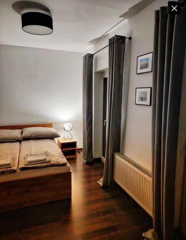 Postel nebo postele na pokoji v ubytování Komandorska Apartments