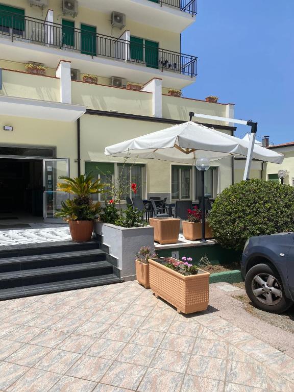 Budova, kde se hotel nachází
