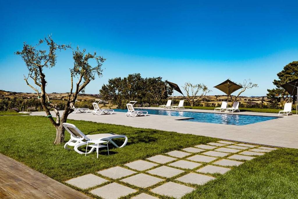 Bazén v ubytování B&B I Pini Di Storaco nebo v jeho okolí