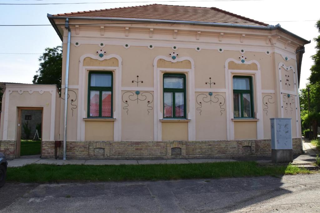 Borostyán Vendégház 2750 Nagykőrös, K??lvin t?©r 7 kép - 1