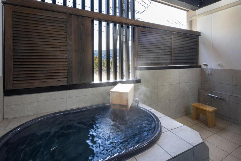 Un baño de Hidamari Ichinoyu
