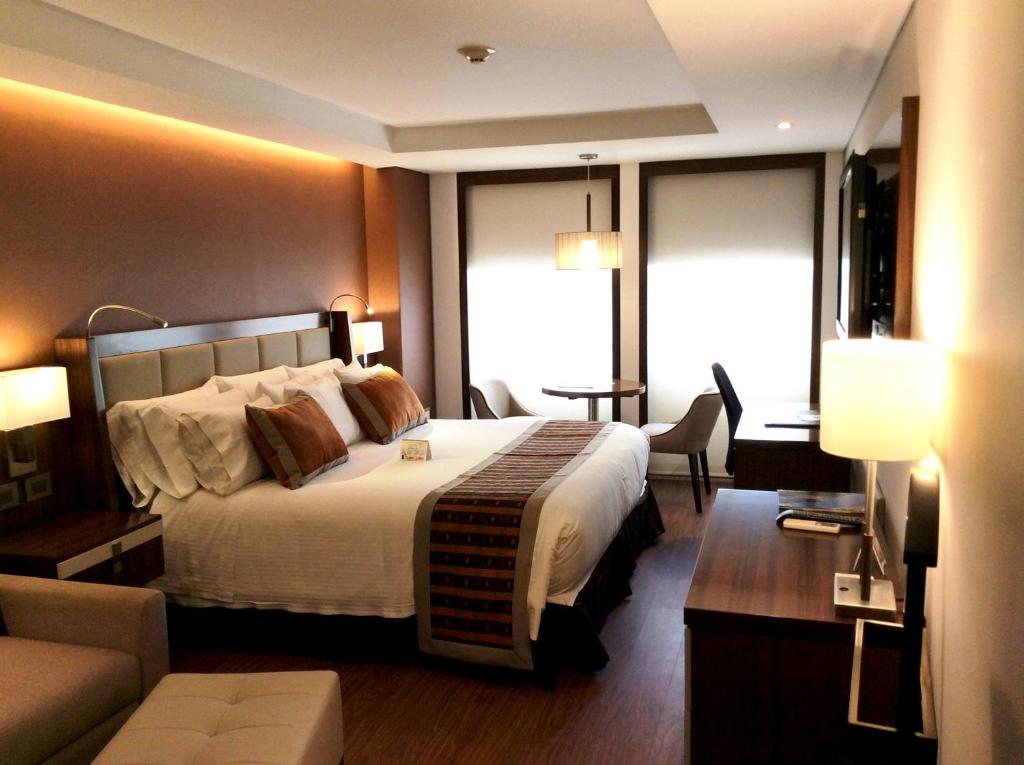 Postel nebo postele na pokoji v ubytování Hotel Dann Carlton Bogota